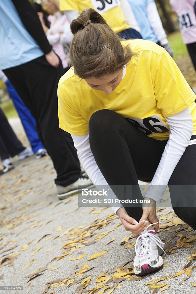Junge Frau stillen hurt Knöchel in einem Rennen - Lizenzfrei Fitnesstraining Stock-Foto