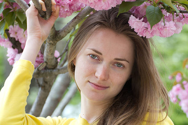 istock Spring portrait beautiful woman with sakura tree 185058085
