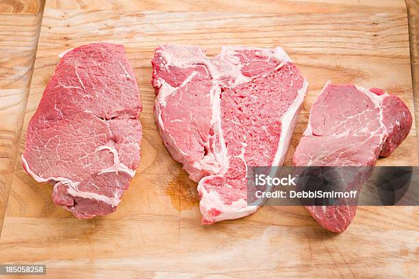 Bifes Crus - Fotografias de stock e mais imagens de Bife - Bife, Branco, Carne