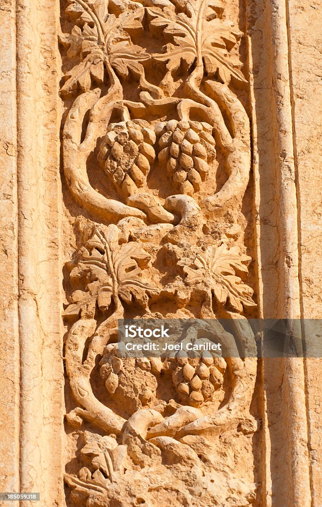 Uvas muito finos esculpidos em pedra em Palmyra, Síria - Royalty-free Antigo Foto de stock