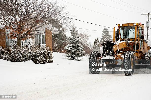 冬のトラック地ならし機除雪のため嵐 Hivers カナダケベック - 雪のストックフォトや画像を多数ご用意 - 雪, 地ならし機, Winterdienst