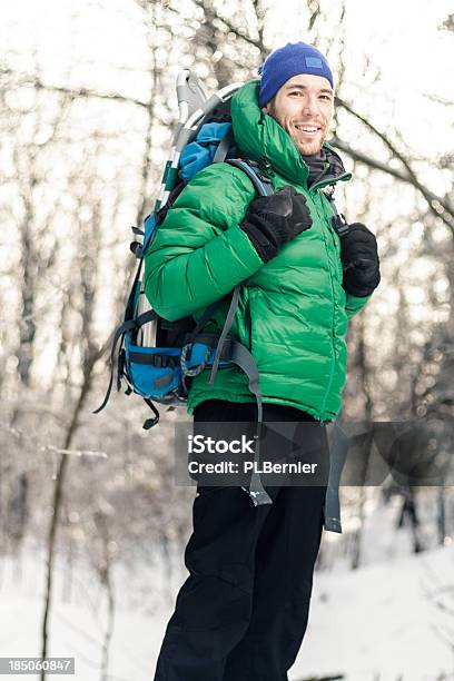 Ritratto Di Un Maschio Hiker - Fotografie stock e altre immagini di Adulto - Adulto, Albero, Allegro