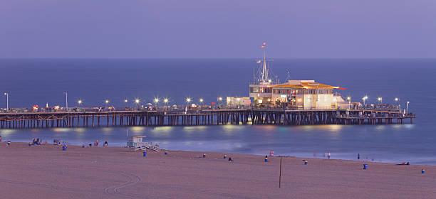 pier de santa mônica - santa monica pier beach panoramic santa monica imagens e fotografias de stock