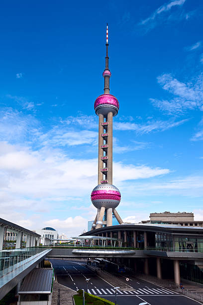 istock Shanghai Oriental Pearl Tower 185061384