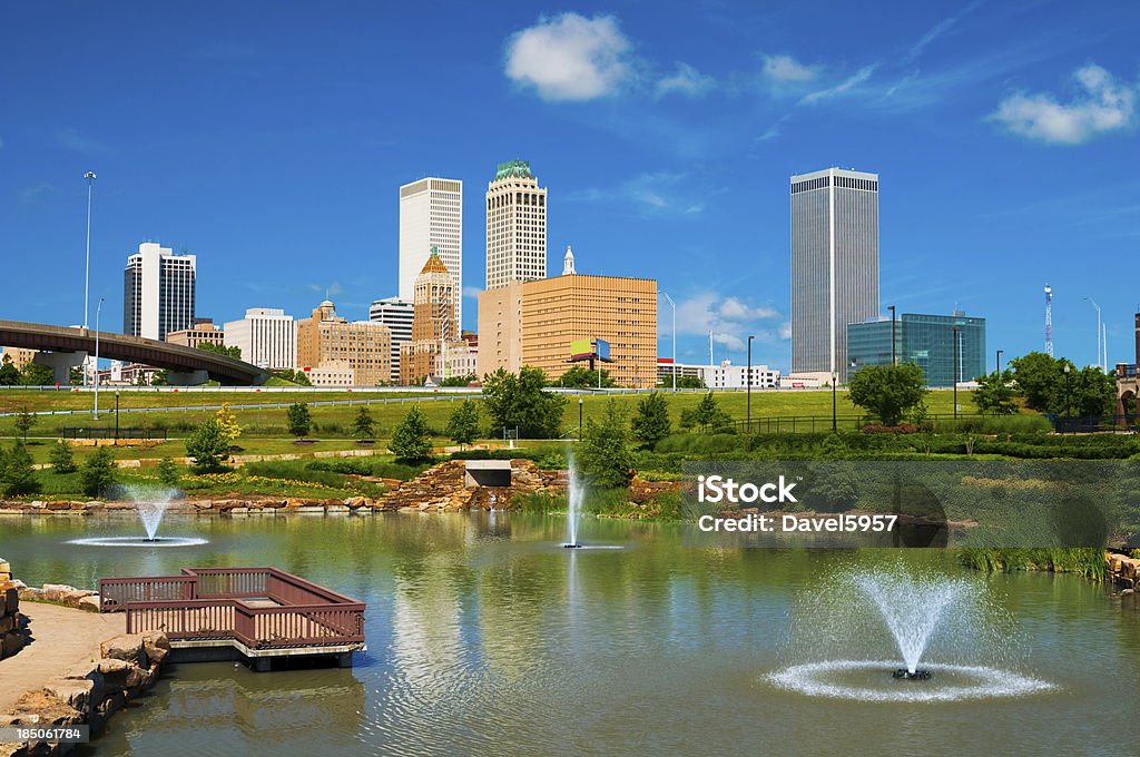 Panorama de Tulsa, étang, des fontaines - Photo de Tulsa libre de droits