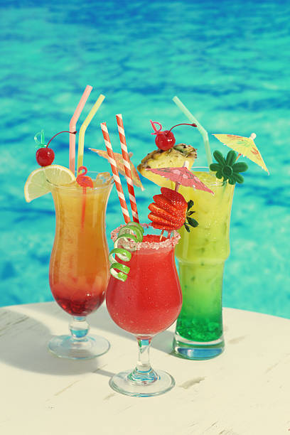 trio vintage tropických koktejlů - třešně bobulové ovoce fotky - stock snímky, obrázky a fotky