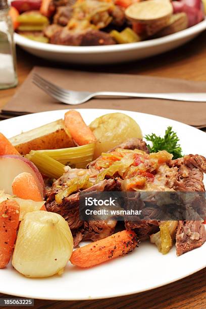 Pot Roast Stockfoto und mehr Bilder von Fleisch - Fleisch, Fotografie, Gemüse