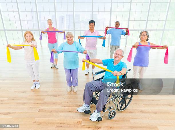 Seniores Exercício - Fotografias de stock e mais imagens de 60-69 Anos - 60-69 Anos, 70 anos, Adulto