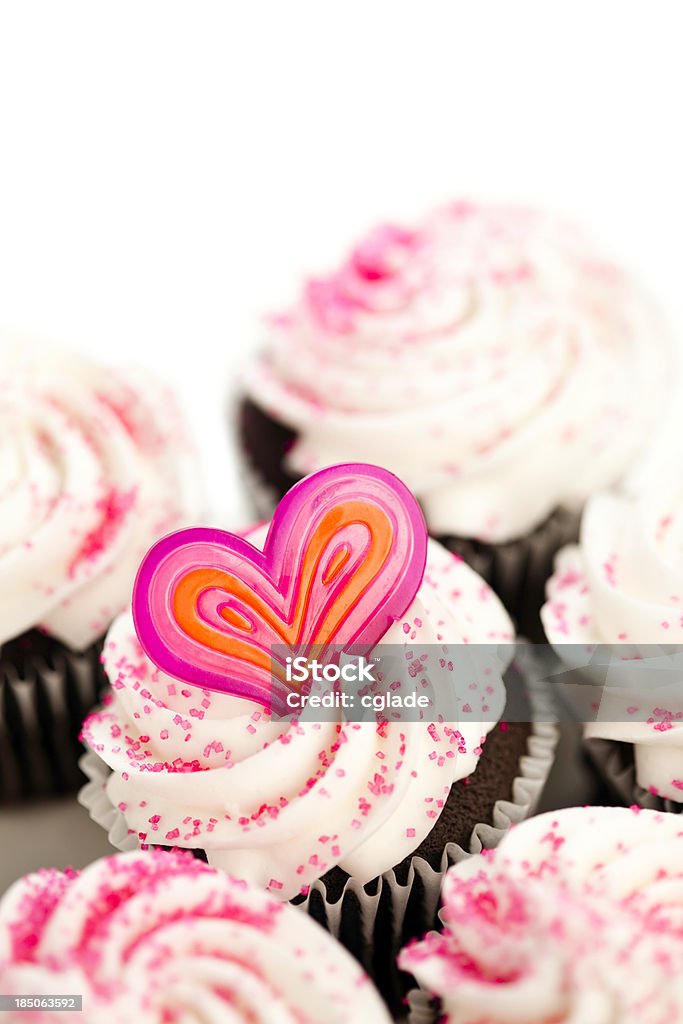 San Valentino Cupcakes fatti in casa isolamento - Foto stock royalty-free di Alimentazione non salutare