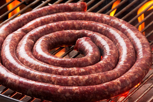 wors em braai - sausage bratwurst barbecue grill barbecue - fotografias e filmes do acervo