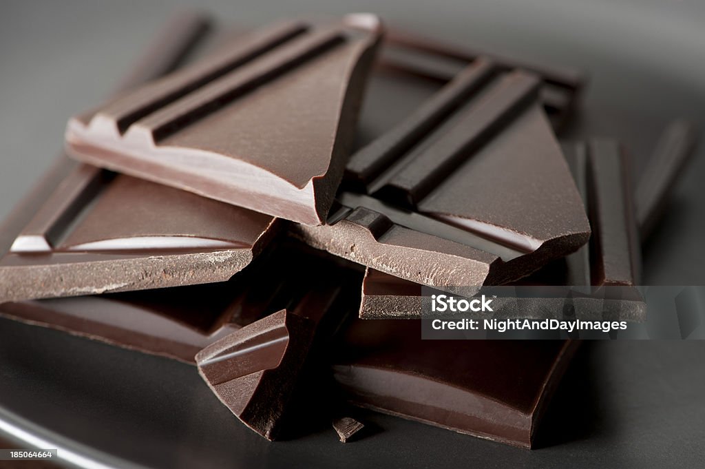 Trozos de Chocolate - Foto de stock de Chocolate negro libre de derechos