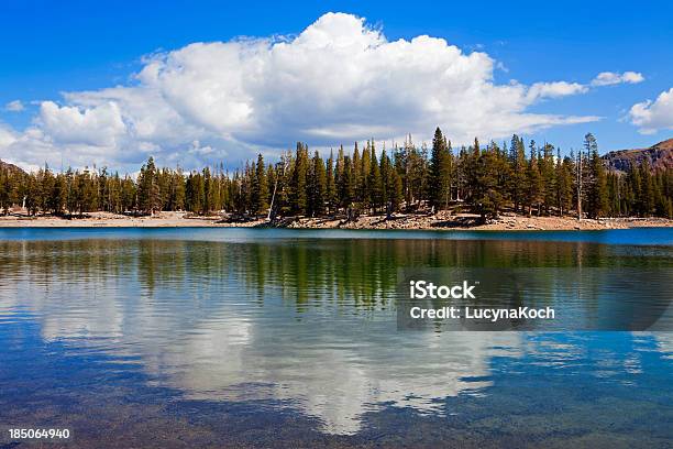 Herbst Im Mountain Lake Stockfoto und mehr Bilder von Baum - Baum, Berg, Blau