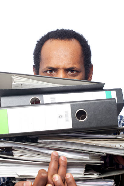 Young business man carrying archiveshttp://www.vela-photo.com/istock/actors.jpg