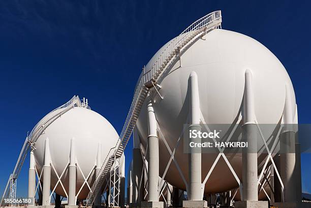 Serbatoi Di Carburante - Fotografie stock e altre immagini di Serbatoio - Serbatoio, Gas, Sfera