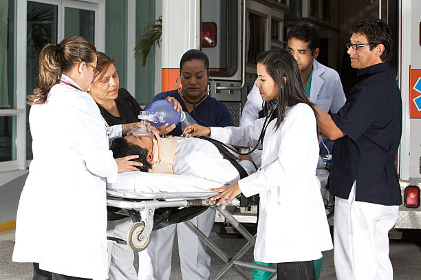 istock MEdical Team Work at emergency 185066223
