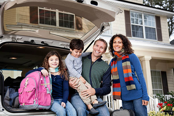 istock Family going on road trip 185066537