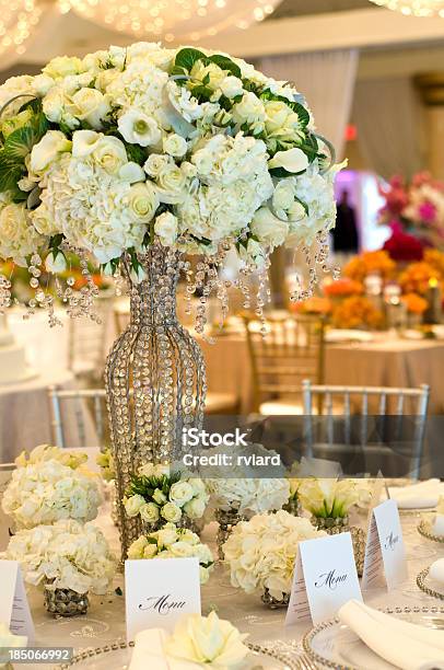 Elegancki Kwiat Arrangment - zdjęcia stockowe i więcej obrazów Aranżacja - Aranżacja, Biały, Bukieciarstwo