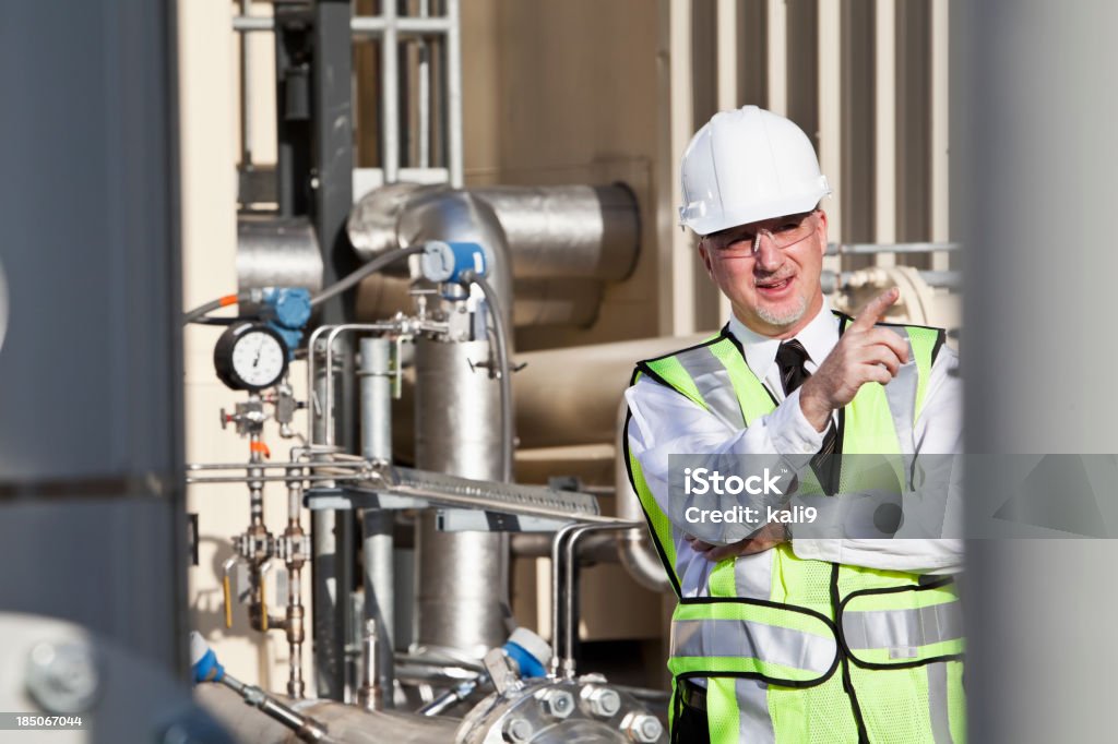 Chaleco de ingeniero lleva seguridad - Foto de stock de 50-54 años libre de derechos