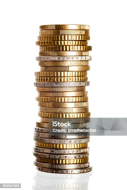 積み上げられた硬貨 - 1ユーロ硬貨のストックフォトや画像を多数ご用意 - 1ユーロ硬貨, カットアウト, スタジオ撮影