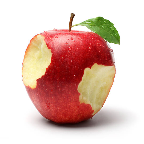 dwa kawałki na czerwone jabłko - drop red delicious apple apple fruit zdjęcia i obrazy z banku zdjęć