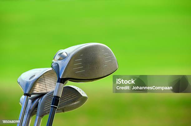 Palos De Golf Con Vista Al Fairway Foto de stock y más banco de imágenes de Palo de Golf - Palo de Golf, Sin personas, Actividades recreativas