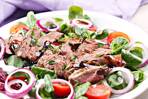 istock Fillet of beef with salad 185068652