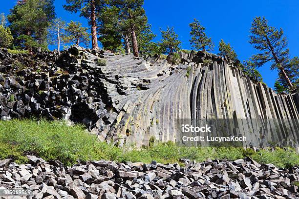 Devils Postpile Columnar Basaltformation Stockfoto und mehr Bilder von Amerikanische Sierra Nevada - Amerikanische Sierra Nevada, Basalt, Baum