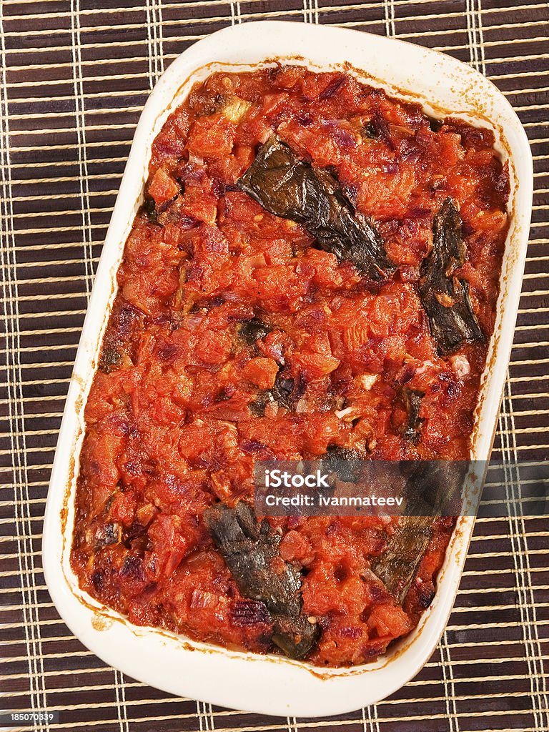 Berenjena cazuela con tomatos - Foto de stock de Al horno libre de derechos