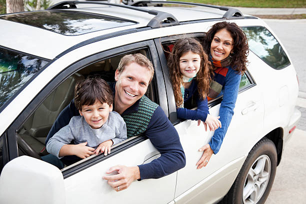 istock Family going on road trip 185070420