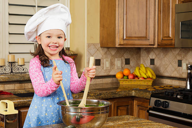 istock Little Girl Cooking in Kitchen 185071101