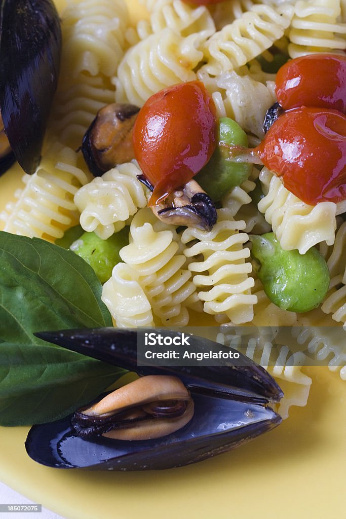 Cozze, Pasta con pomodori e fave - Foto stock royalty-free di Alimentazione sana