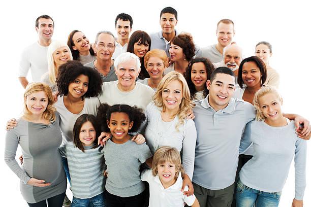 grande gruppo di gente felice sorridente e abbracciare. - age group foto e immagini stock