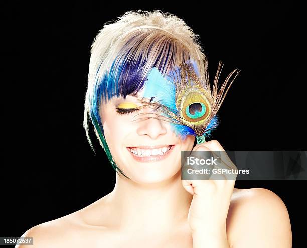 Jovem Adulto Modelo Feminino Com Cabelo Colorido Multi - Fotografias de stock e mais imagens de 20-24 Anos