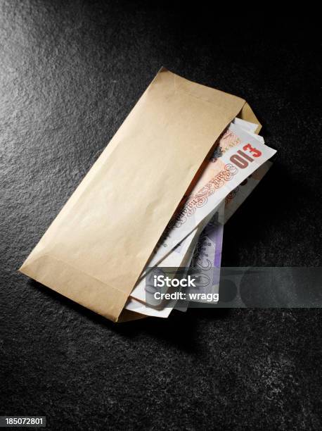 Gbp 通貨ブラウンの封筒を開ける - 封筒のストックフォトや画像を多数ご用意 - 封筒, 紙幣, Dangling a Carrot 英語の慣用句