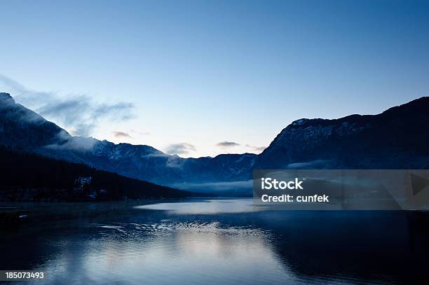 Bohinj 湖 - かすみのストックフォトや画像を多数ご用意 - かすみ, イルミネーション, ジュリアンアルプス