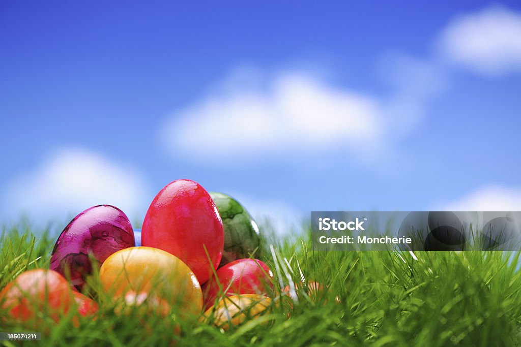 Coloridos huevos de Pascua - Foto de stock de Acontecimiento libre de derechos