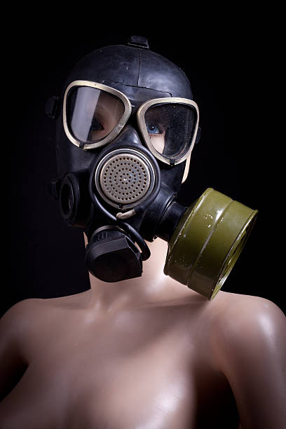 istock Nude dummy with gas mask 185075082