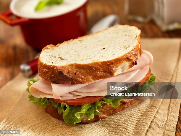 Turquía Sándwich Con Sopa De Champiñones Foto de stock y más banco de imágenes de Aderezo - Aderezo, Alimento, Alimentos ahumados