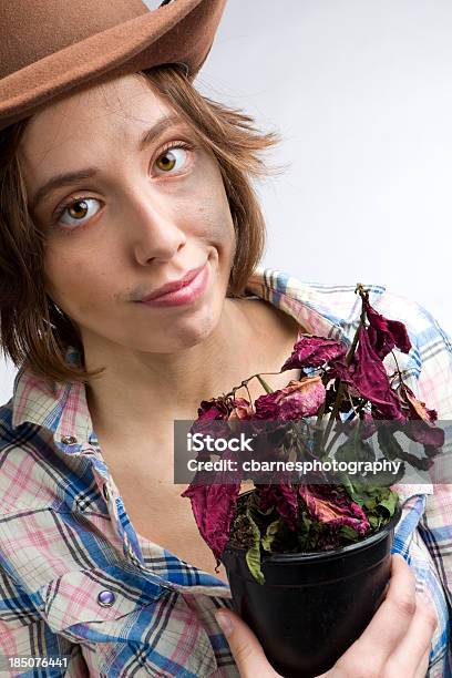 Western Chica Tiene Una Muchacha De Flor Flor De Nochebuena Foto de stock y más banco de imágenes de 20 a 29 años