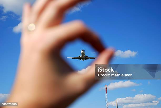 Photo libre de droit de Prendre Lavion banque d'images et plus d'images libres de droit de Avion - Avion, Ciel, Regarder en l'air