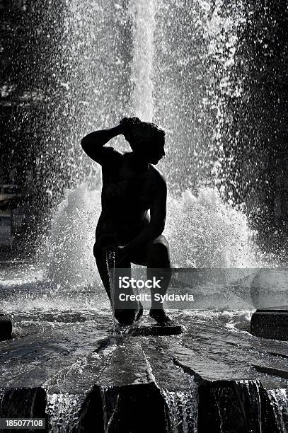 Fuente En Madrid Foto de stock y más banco de imágenes de Agua del grifo - Agua del grifo, Aire libre, Arquitectura