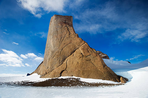 holtanna peak na antártica - rough antarctica wintry landscape south pole - fotografias e filmes do acervo