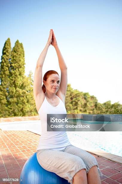 Apuntando Para Una Relajación Total Foto de stock y más banco de imágenes de 30-39 años - 30-39 años, Actividad, Actividades y técnicas de relajación