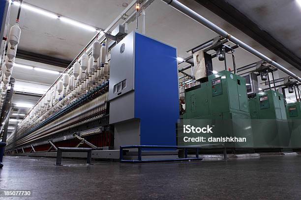 Industria Tessilespinning Filato Produzione Xxxl - Fotografie stock e altre immagini di Abbigliamento - Abbigliamento, Articoli di merceria, Attrezzatura