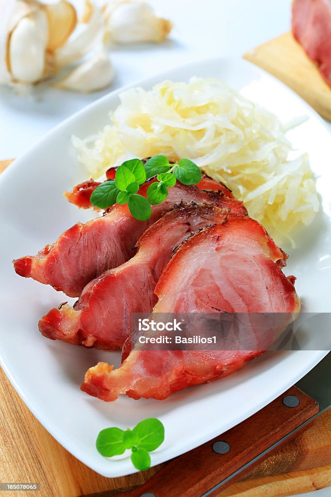Запеченное мясо с Квашеная капуста - Стоковые фото Без людей роялти-фри