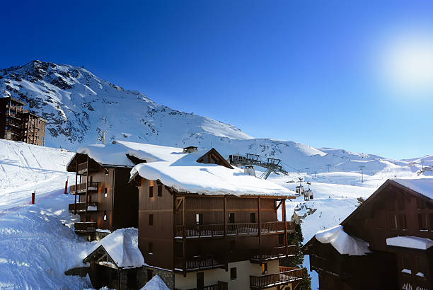 resort de esqui - mont blanc ski slope european alps mountain range - fotografias e filmes do acervo