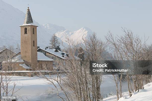 Chiesa Di Silsbaselgia - Fotografie stock e altre immagini di Sils Maria - Sils Maria, Campanile, Canton Grigioni