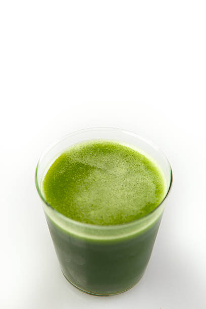 青汁 - wheatgrass alternative medicine detoxification juice ストックフォトと画像