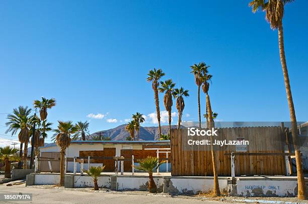 Ciudad De Desert Shores Cierra Negocios Complejo Turístico En El Sur De California Usa Foto de stock y más banco de imágenes de California