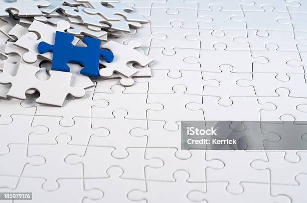 Neue Puzzleteil Stockfoto und mehr Bilder von Berufliche Beschäftigung - Berufliche Beschäftigung, Berufliche Partnerschaft, Blau